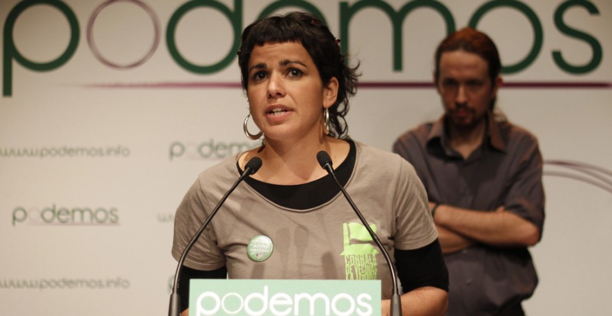 photo de Teresa Rodriguez, euro-députée espagnole, à la tribune
