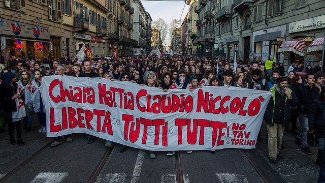 photo manif de soutien à quatre militants No TAV en Italie, Turin