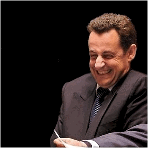 Photo animée de Nicolas Sarkozy tressautant de rire