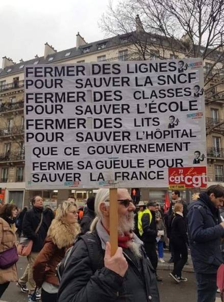 Photo de pancarte admonestant le gouvernement de la France en 2022.