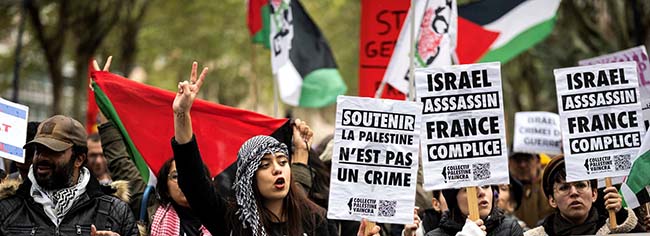 Photo de manifestants en faveur de la cause palestinienne.