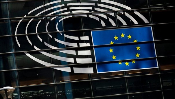 Image compose de graphisme et drapeau pour Parlement europen.