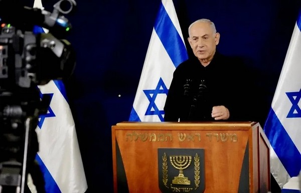 Israël est dangereux pour les Juifs, précisément parce qu’il se présente comme le représentant du peuple juif à travers les générations. Photo de Benyamin Netanyahou en conférence de presse.