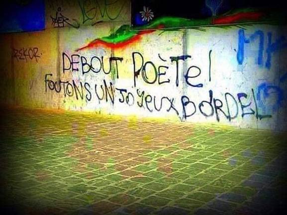 Photo graffiti mur clair - Debout potes...