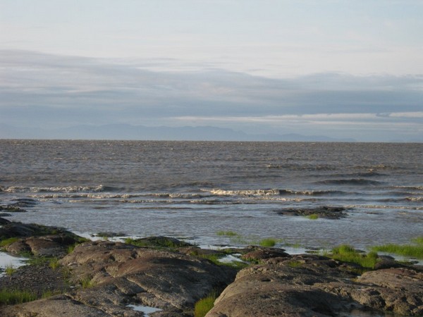 Photo de Odette BEAUDRY, sur une rive rocheuse du fleuve Saint-Laurent au Qubec en 2009.